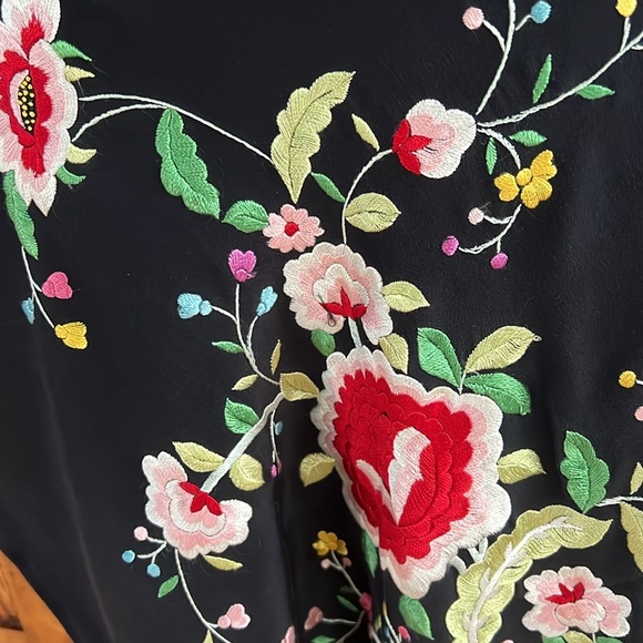 🏴💐100% Silk Shawl Floral Embroidered by Sue Wong | Black | 51”x18” + Fringe - Picture 6 of 17
